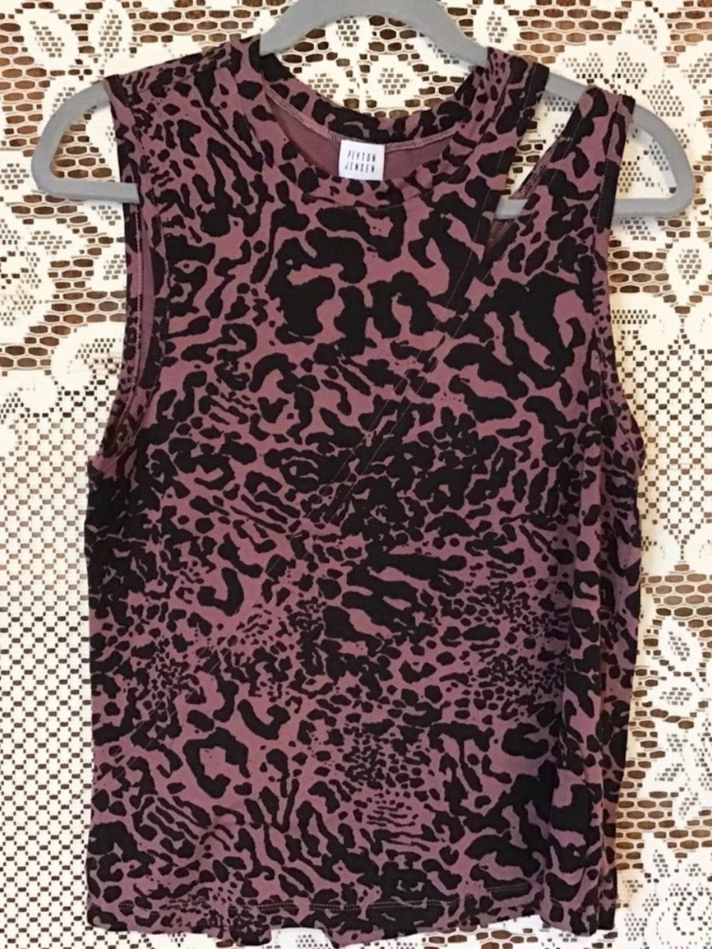 Peyton Jensen medium Top rock and roll leopard sleeveless cut out